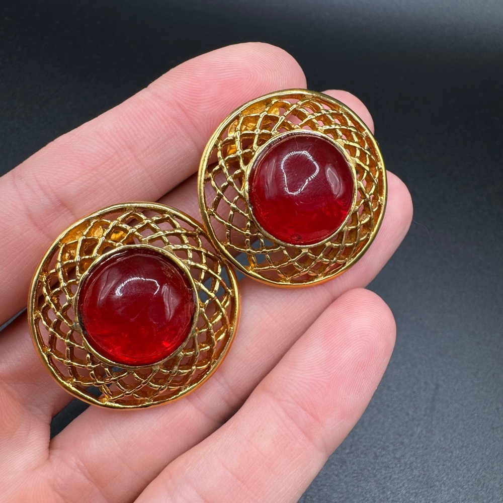LOT 1507 24K gold plated CHANEL vintage red glass gripoix clip on earrings - Picture 5 of 11